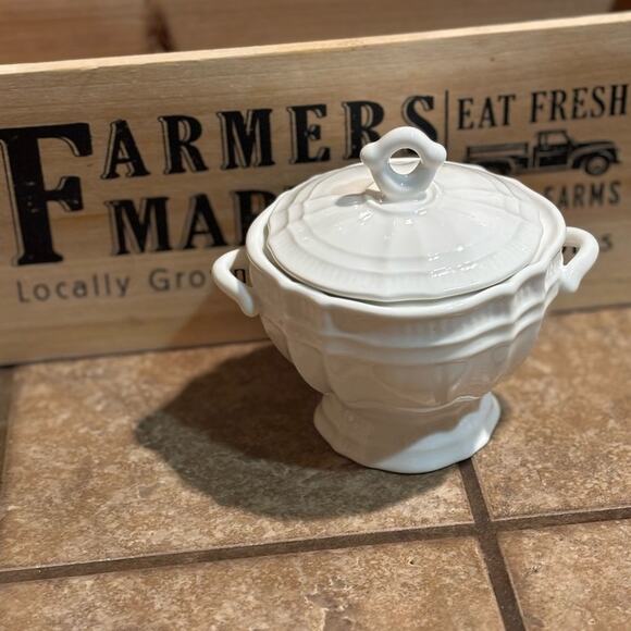 Elegant White Ceramic Sugar Bowl - Picture 4 of 4